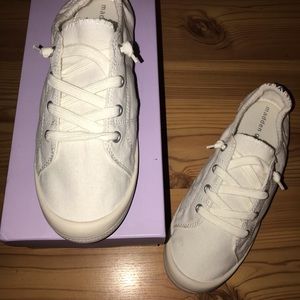 Madden girl Bailey White Fabric (size 10)